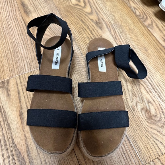 BLACK STEVE MADDEN PLATFORM SANDALS (SIZE 10 WOMENS) - Picture 2 of 5